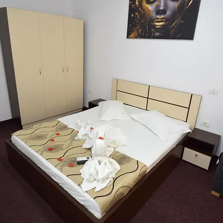 Razvan Πανσιόν Costinești